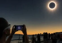 Sobre si es seguro hacer fotos del eclipse con la cámara del móvil.