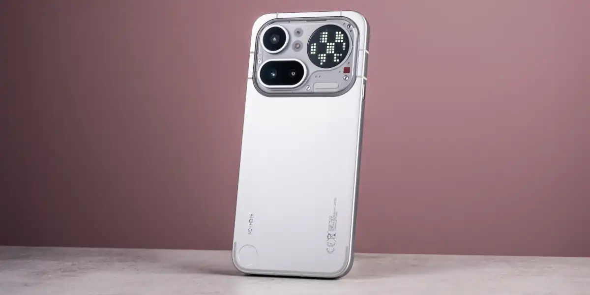 Nothing Phone (4a) Pro.