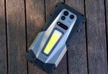 8849 TANK 5 un todoterreno insignia con proyector y 17600 mAh