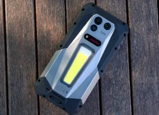 8849 TANK 5 un todoterreno insignia con proyector y 17600 mAh