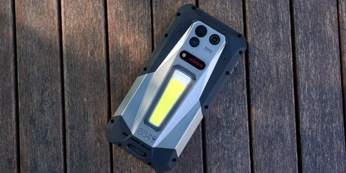 8849 TANK 5 un todoterreno insignia con proyector y 17600 mAh