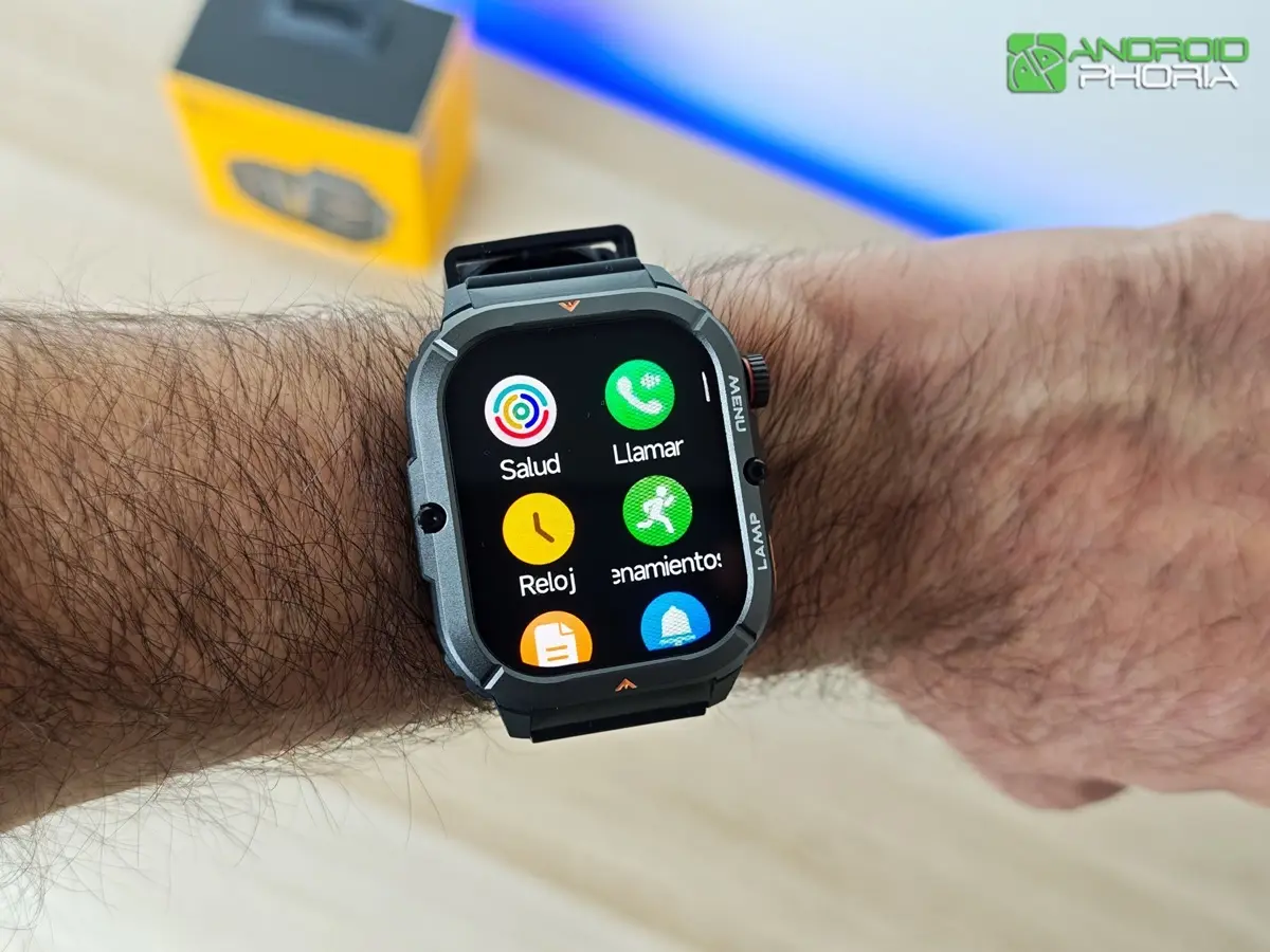 AGM Legion 3 un reloj con marco metalico que tiene resistencia militar pantalla AMOLED linterna y mas