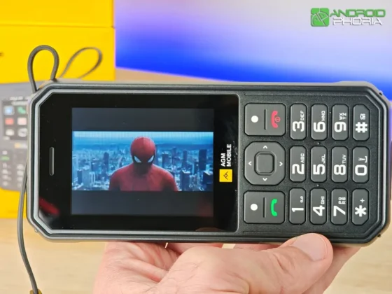 AGM M11 tiene una pantalla de 2,8 pulgadas que no es tactil