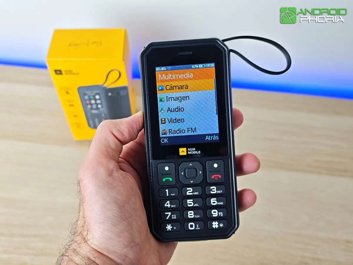 AGM M11 un movil basico todoterreno con powerbank y cable USB-C integrado WiFi TikTok YouTube y mas