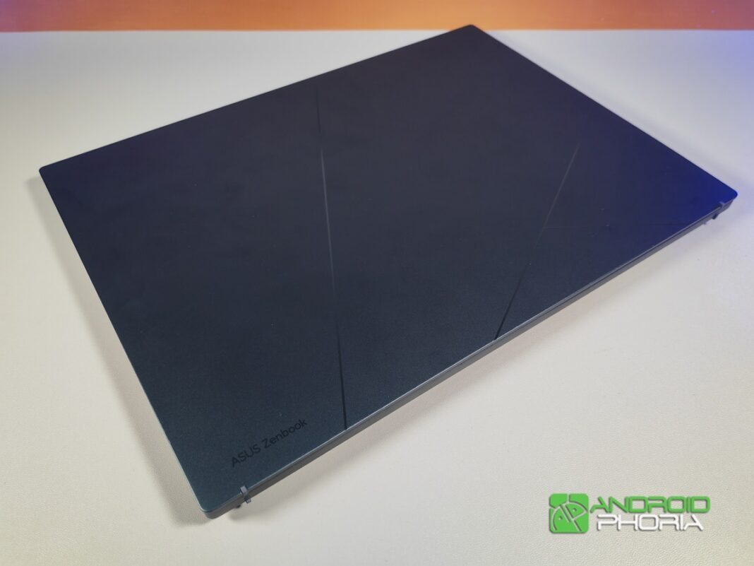 ASUS ZenBook S 13 OLED cerrado