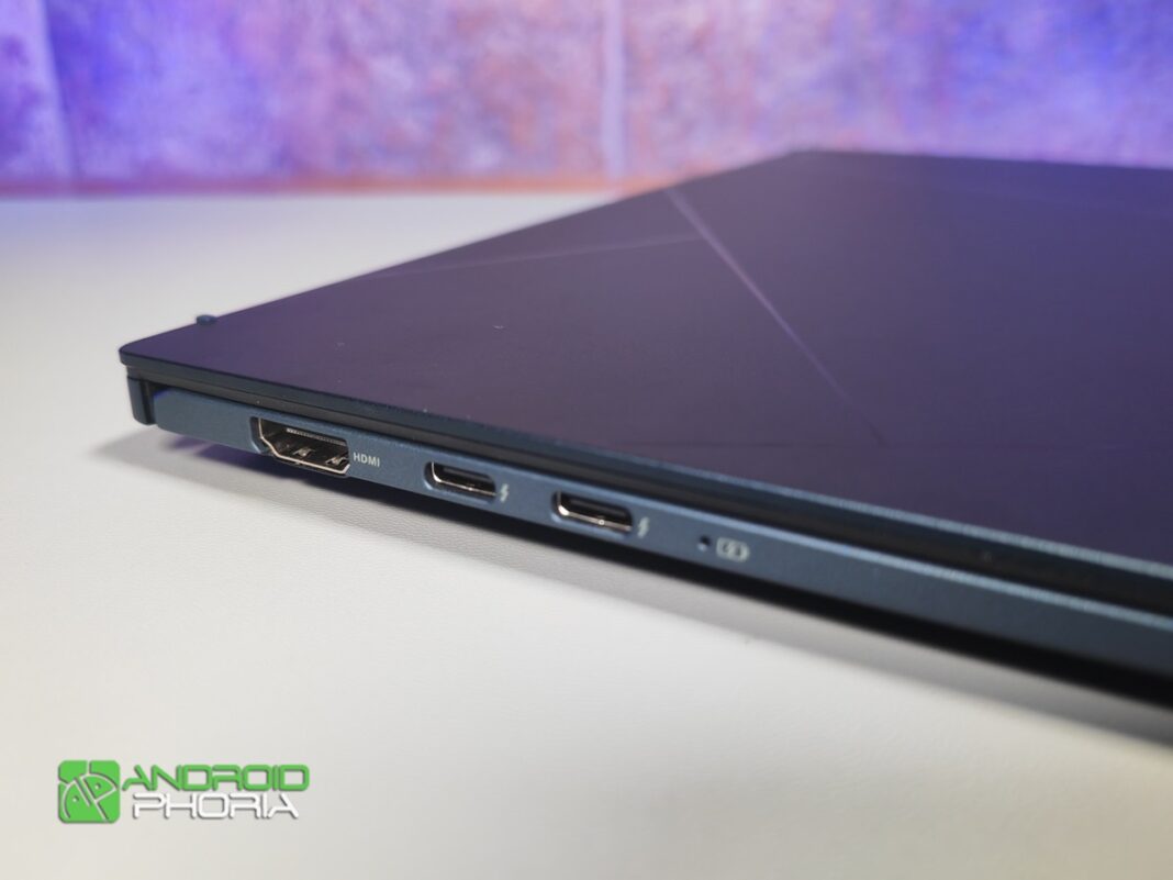 ASUS ZenBook S 13 OLED puertos HDMI y Thunderbolt 4