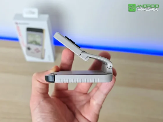 Asi se abre para colocar el movil GameSir Pocket Taco