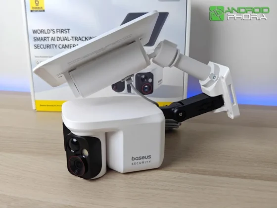 Baseus X1 Pro asi se ve instalada con todo su sistema de soporte el panel solar tiene su propia pieza de soporte y puede instalarse hasta a 4 metros de distancia