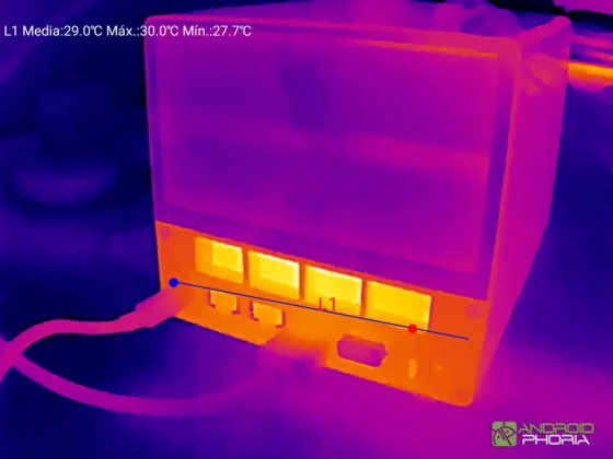 Beelink ME Pro parte trasera maximo de 30&ordm;C
