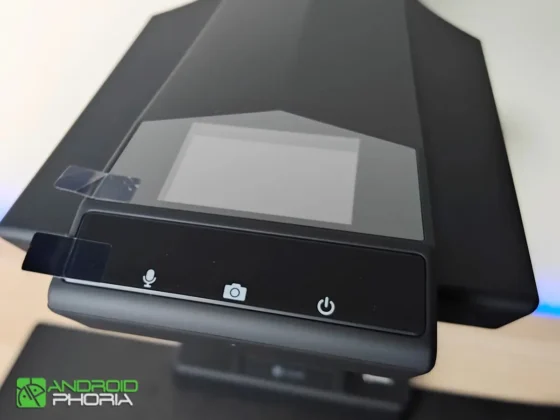 CZUR ET MAX en la parte superior tiene una pequena pantalla para ver lo que estas escaneando