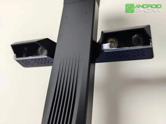 CZUR ET MAX en su mastil tiene un modulo de iluminacion indirecta para escenear sin sombras ni reflejos