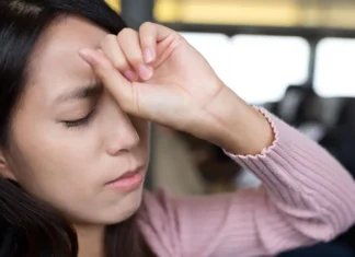 Cómo evitar mareos en viajes usando tu Android y unos auriculares