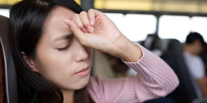 Cómo evitar mareos en viajes usando tu Android y unos auriculares