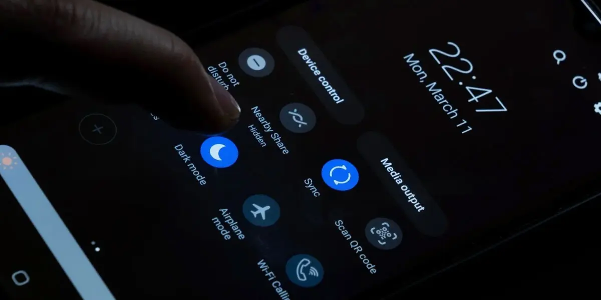 Modo oscuro para evitar la fatiga visual