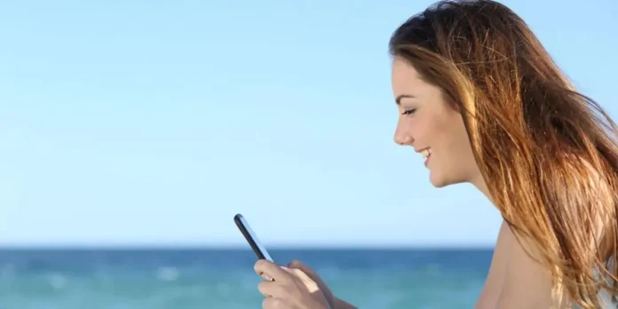 Cómo ver mejor la pantalla del móvil bajo el sol: consejos y ajustes