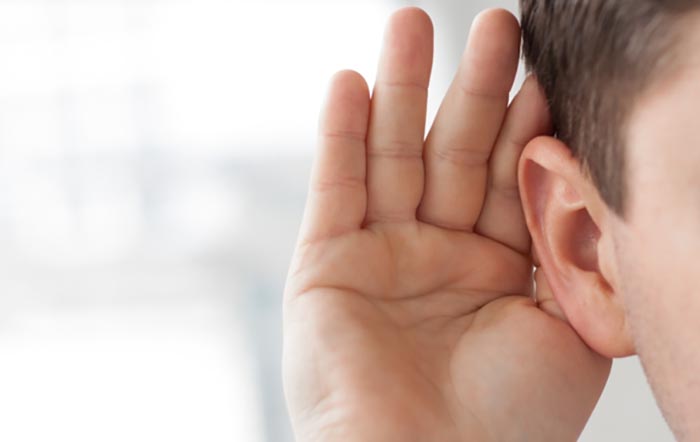 Es legal que Facebook escuche lo que hablas