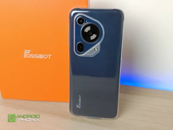 FOSSiBOT F112 Pro con funda transparente puesta
