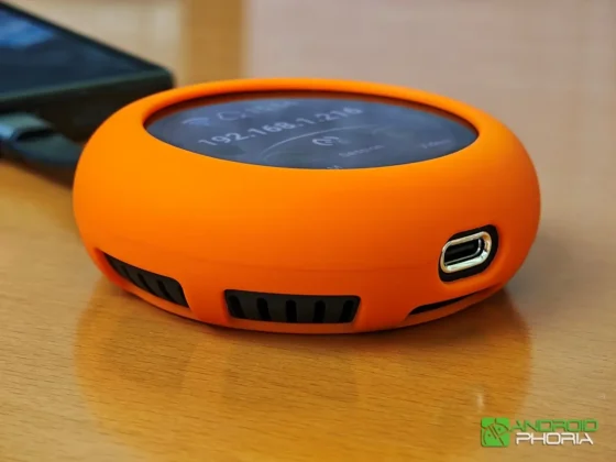 GL.iNet Comet Q cuenta con un puerto USB-C que deriva carga al dispositivo al que este enchufado