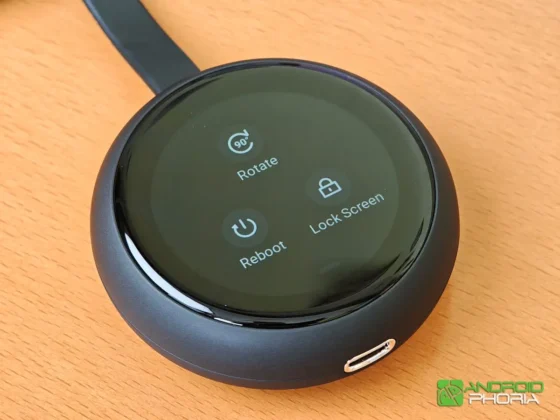 GL.iNet Comet Q si deslizas la pantalla de arriba hacia abajo te aparecen las opciones de control de la pantalla
