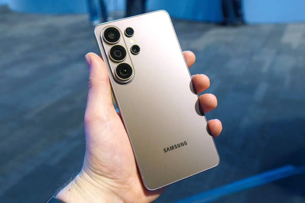 Galaxy S26 Ultra mas potencia camara con mas apertura y la primera pantalla de privacidad del mundo