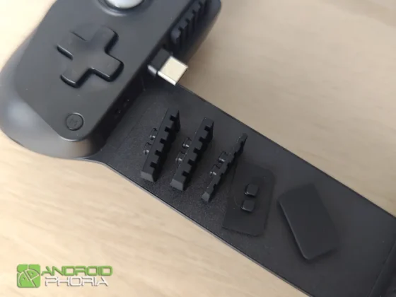 GameSir X5 Lite distintas gomas para sostener el movil
