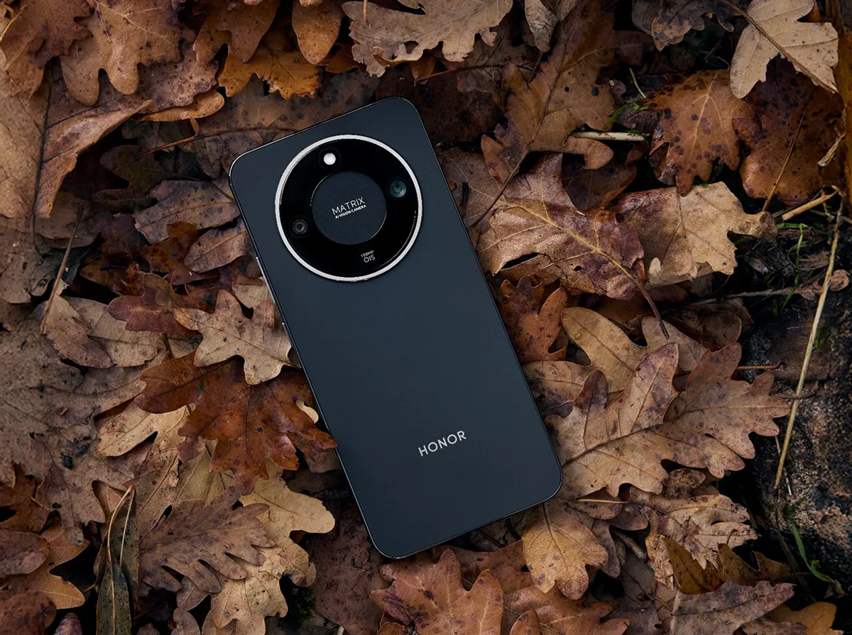 HONOR Magic 8 Lite sobre hojas