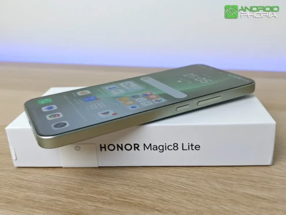 HONOR Magic8 Lite en su borde derecho visto de frente tiene el boton de encendido y el de volumen