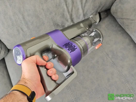 ILIFE H90 Pro con el cepillo rinconero 2 en 1 puedes usarlama como aspiradora de mano para muebles o el coche