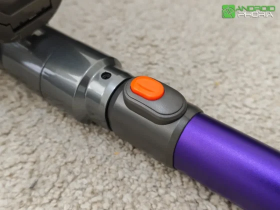 ILIFE H90 Pro el tubo telescopico tiene un boton para ajustar facilmente la longitud de la aspiradora
