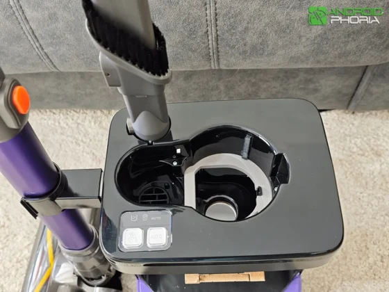 ILIFE H90 Pro la estacion de autovaciado tiene compartimientos para mantener ordenados todos sus accesorios