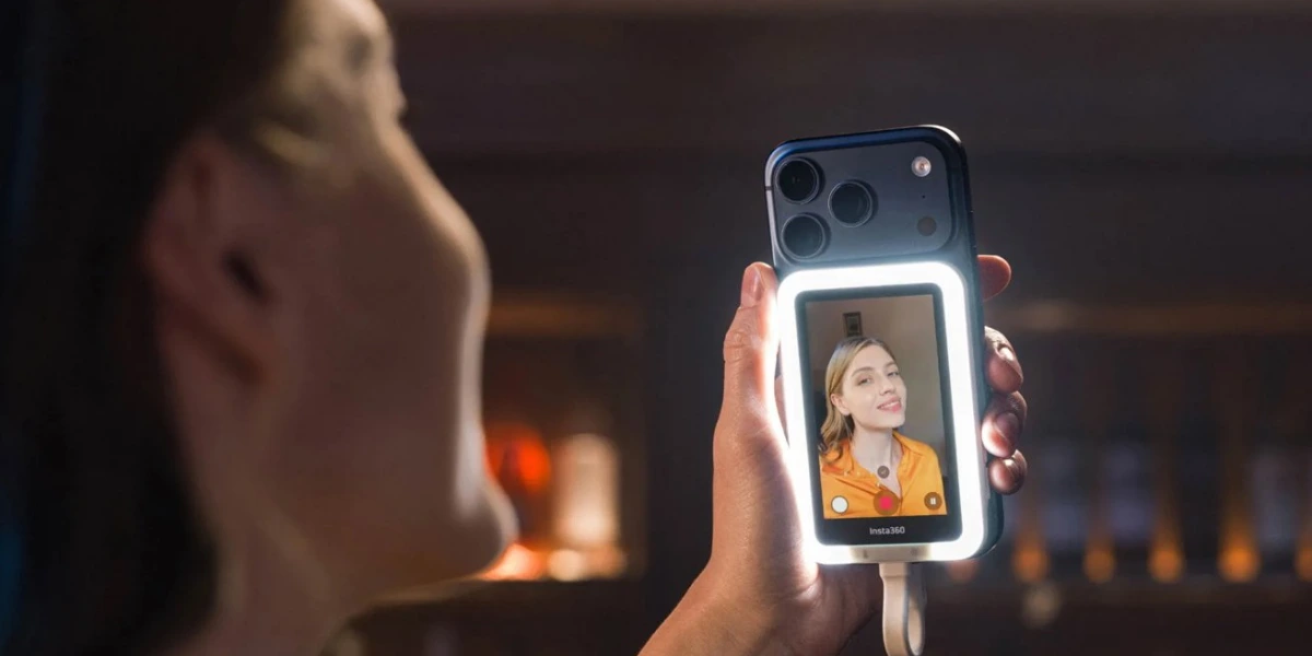 Insta360 Snap Selfie Screen: una pantalla para que nunca más saques malos selfis con la cámara trasera de tu móvil