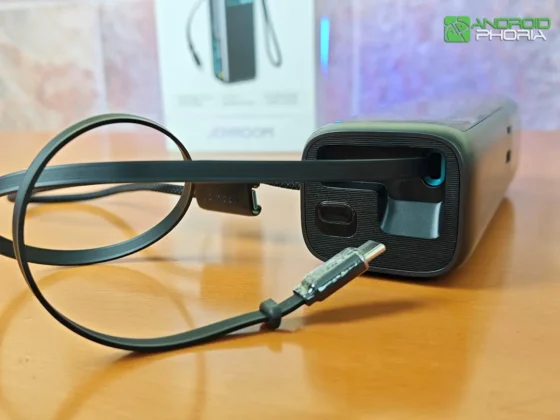 JOYROOM PODIX PR70 el cable retractil es facil de extraer y se devuelve haciendo un pequeno tiron