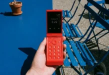 El móvil plegable 5G minimalista y sin redes, pero con WhatsApp: conoce el nuevo Light Flip Light Flip movil