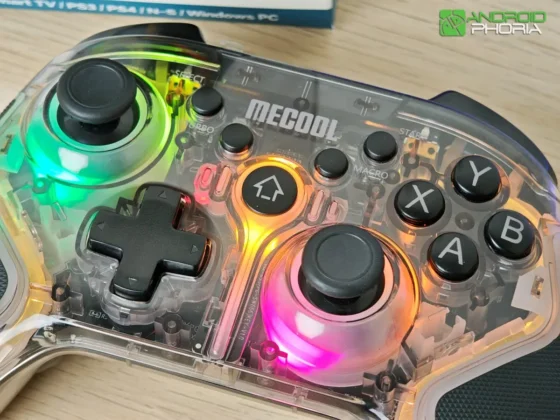 MECOOL GM1 cuenta con una cruceta un par de joysticks y los botones de accion que todos conocemos