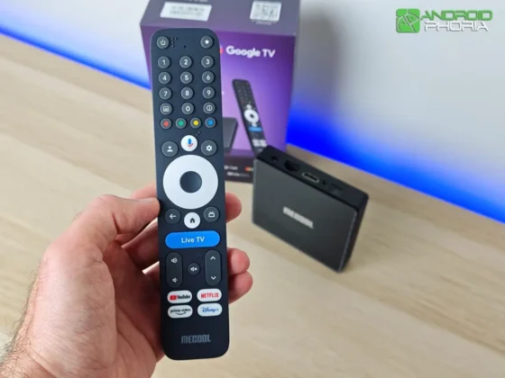 MECOOL MEon1 el mando que incluye este TV Box tiene control por voz