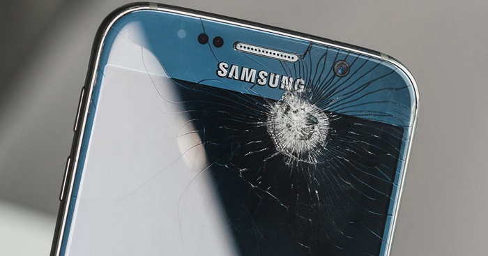 Movil samsung con la pantalla rota