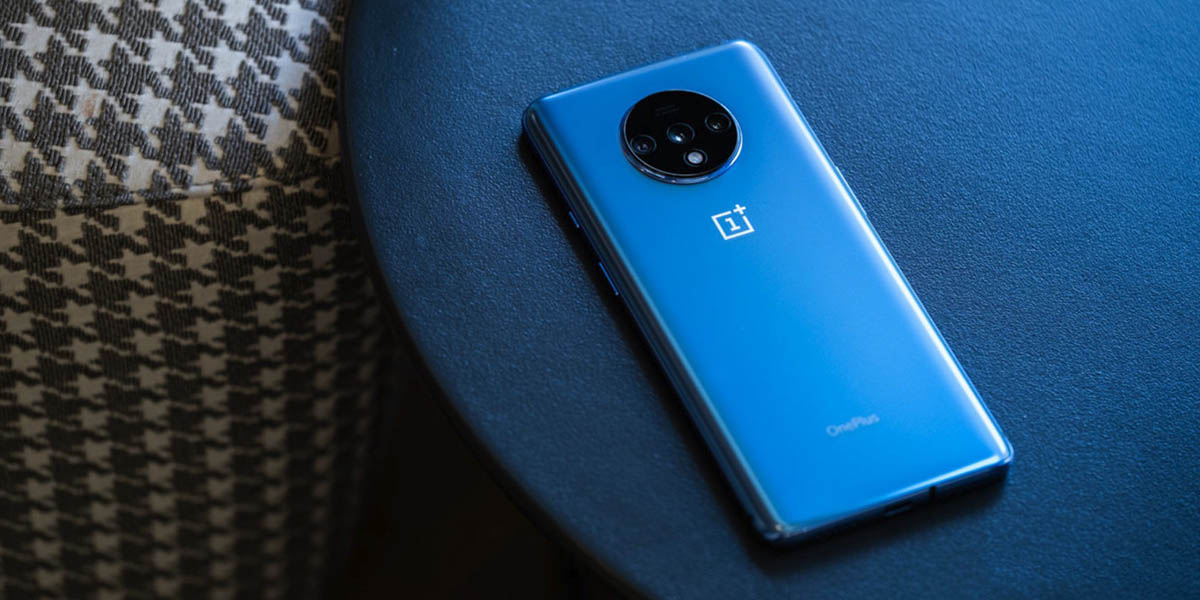 OnePlus 7T trasera