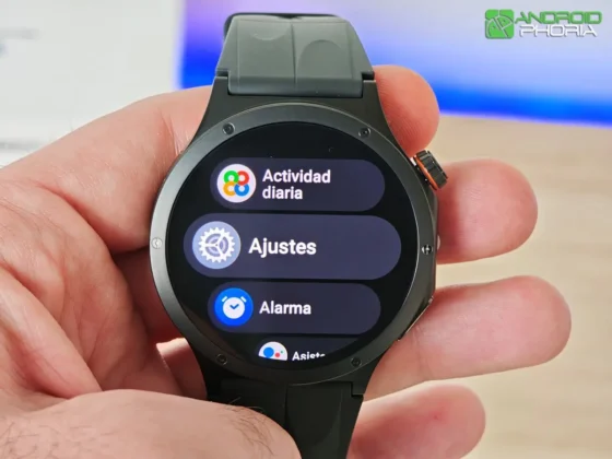 OnePlus Watch 4 girando la corona se navega con facilidad en sus menus y opciones