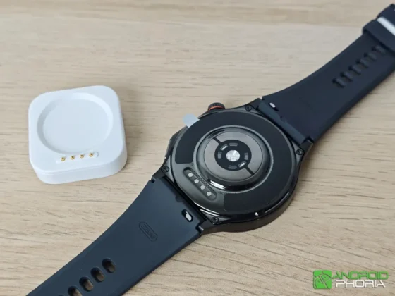 OnePlus Watch 4 trae una base de carga magnetica para restablecer la autonomia