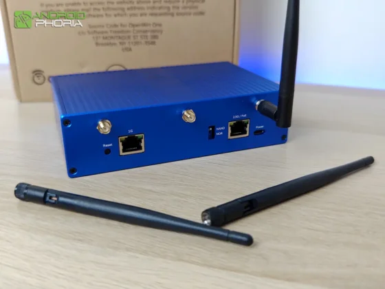 OpenWrt One antenas desmontables