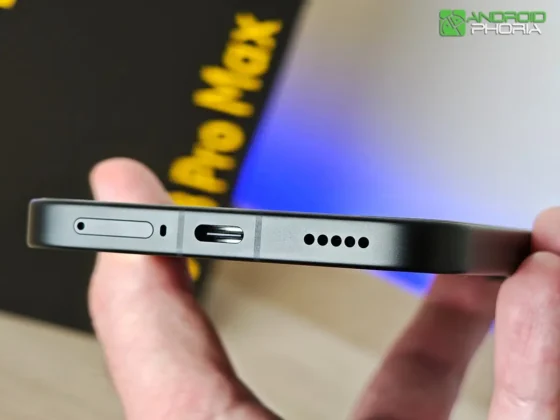 POCO X8 Pro Max en el borde inferior tiene otro microfono altavoz la ranura SIM y el puerto USB-C