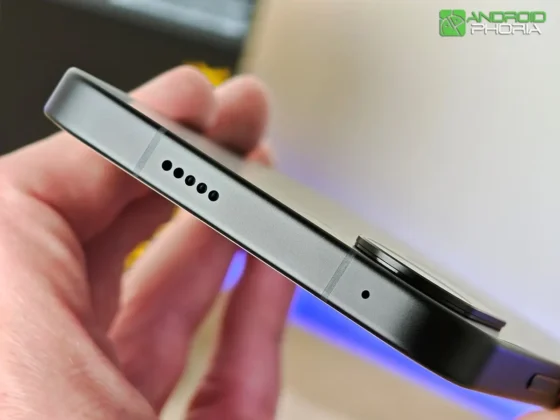 POCO X8 Pro Max en el borde superior tiene un microfono y un altavoz