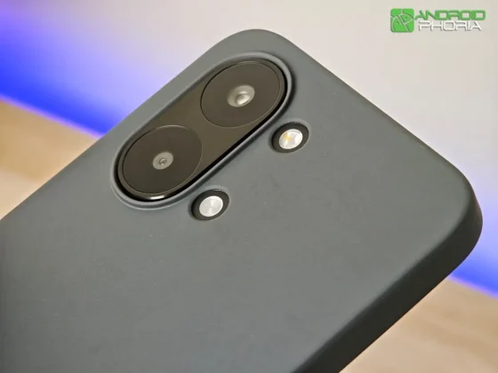 POCO X8 Pro Max la funda esta hecha a medida los cortes son perfectos y no entorpecen el modulo de camara