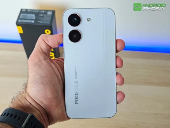 POCO X8 Pro al tenerlo en la mano da esa sensacion de estar sosteniendo un dispositivo premium