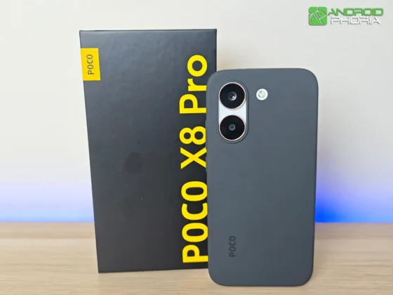 POCO X8 Pro es una rareza en su gama a estas alturas pocos moviles suelen incluir una funda en la caja
