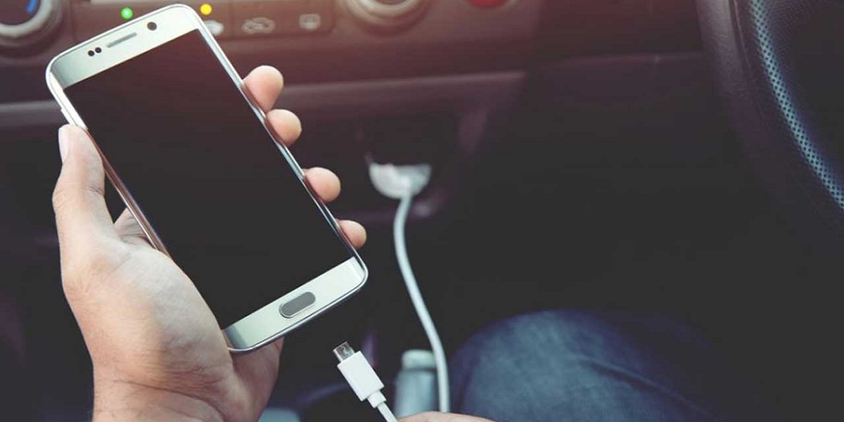 Por que el movil carga lento en el coche