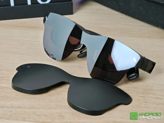 RayNeo Air 4 Pro El protector contra la luz es muy facil de colocar en la montura