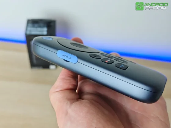RayNeo Pocket TV en el borde izquierdo tiene la ranura para microsd