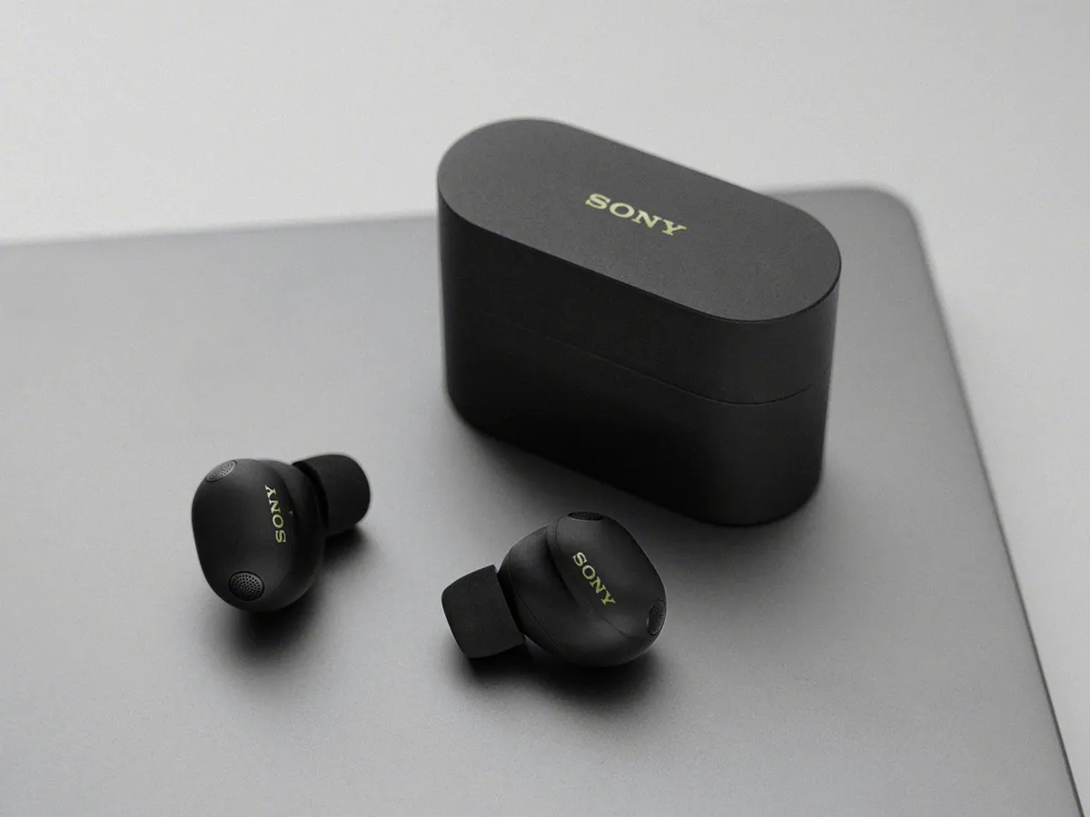 Sony WF-1000XM6 auriculares y estuche