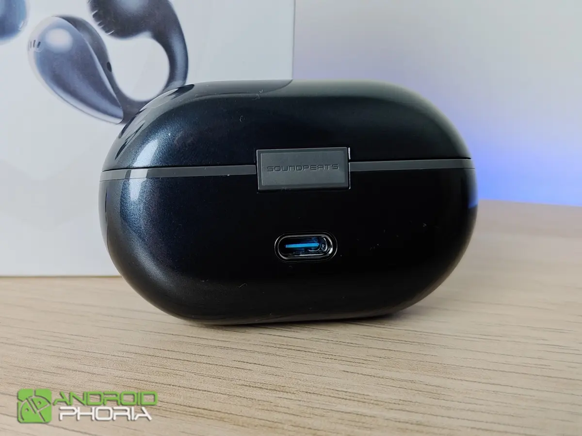 SoundPEATS PearlClip Pro puerto usb-c de carga